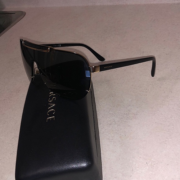 VERSACE sunglasses for sale (authentic) - Picture 2 of 5
